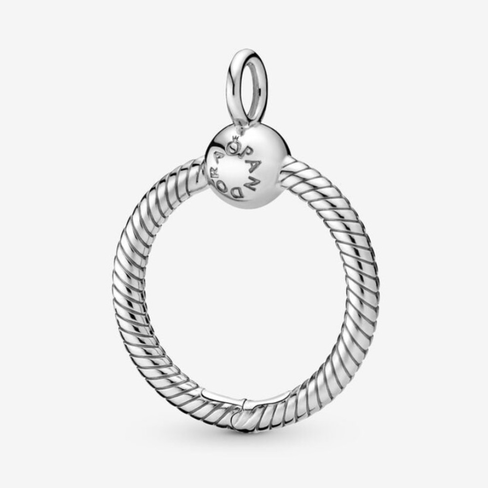 Pandora “Moments O Pendant”